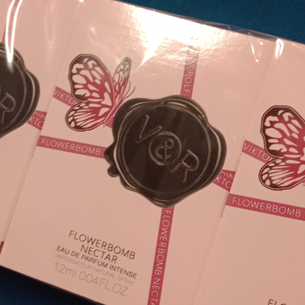 Viktor & Rolf Flower Bomb Nectar - Picture 2 of 2